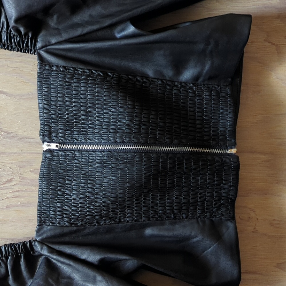 7 FOR ALL MANKIND Faux Leather Blouson Sleeve Crop Top in Black Size Small - Picture 7 of 11